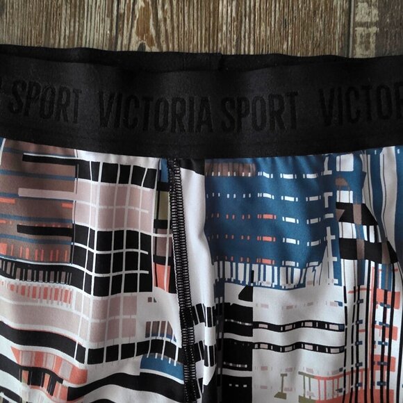 Victoria's Secret Knockout Victoria Sport Geometric Blush Running Shorts Large - Picture 3 of 8